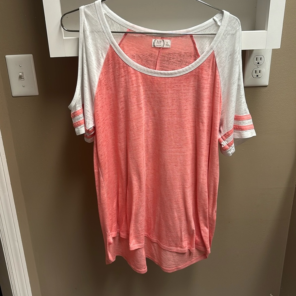 Short sleeve coral color white shoulders shirt - Picture 1 of 3